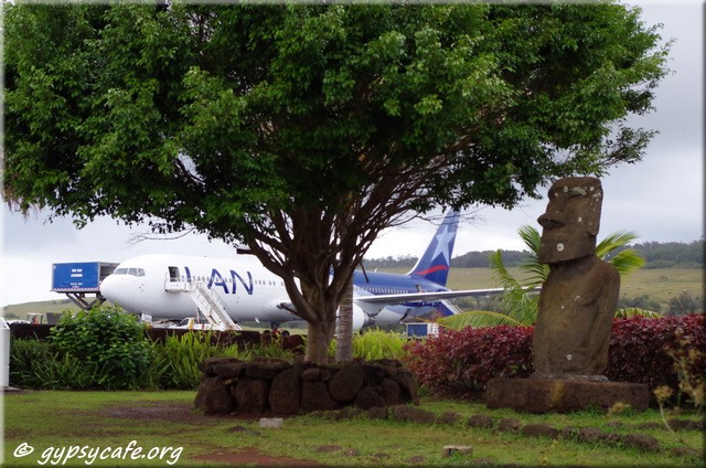 LAN flight ready for departure - Easter Island - Mata Veri Airport - Isla de Pascua